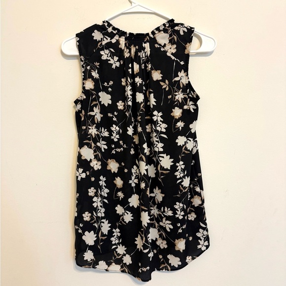 2/$30 Simply Vera Vera Wang - Black and Cream Floral Sleeveless Blouse - Picture 7 of 7